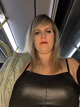 Sexybiene969 live sex cam