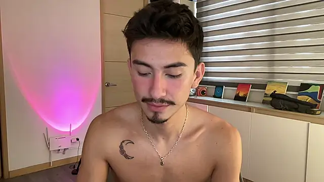 sweettaaron01 live sex cam