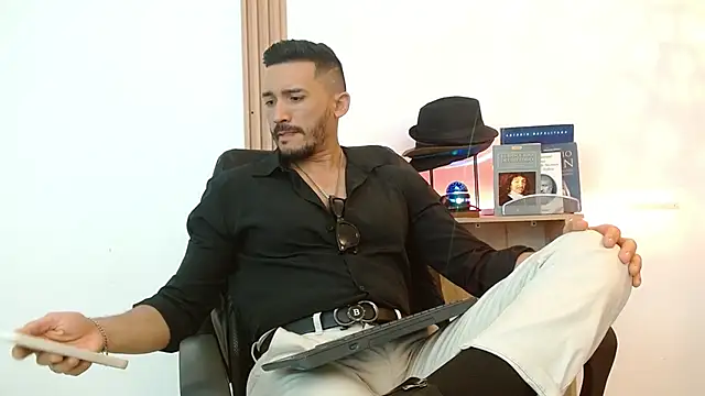 Reiko_85_ live sex cam