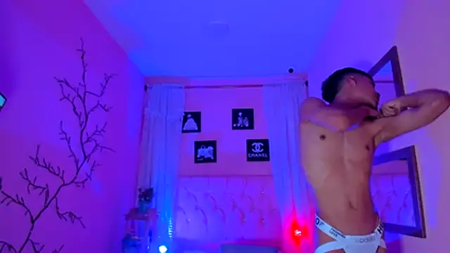 MaxiWildd live sex cam