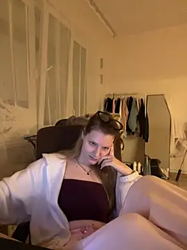 MaryHiggins live sex cam