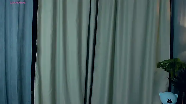 LaritaYoseph live sex cam