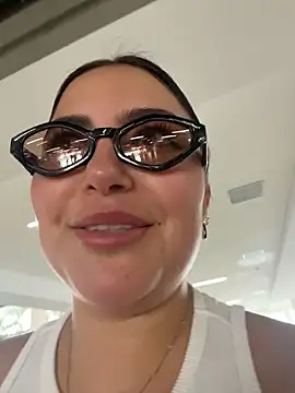 sukhakunis1 live sex cam