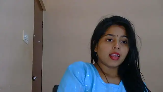Cute-Simmi69 live sex cam
