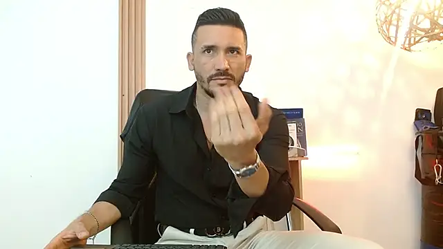 Reiko_85_ live sex cam