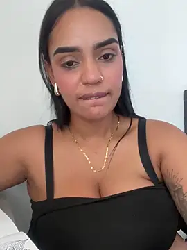 Sara-77 live sex cam