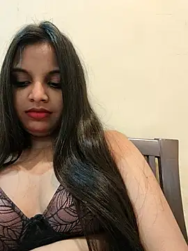 Maahhii_2 live sex cam