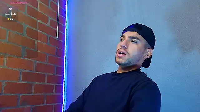 Leandro_valenzuela live sex cam