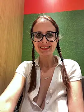 NataKitten live sex cam