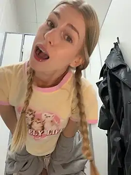 kira_mia live sex cam