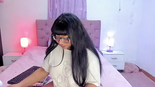 Latinabombsheell live sex cam