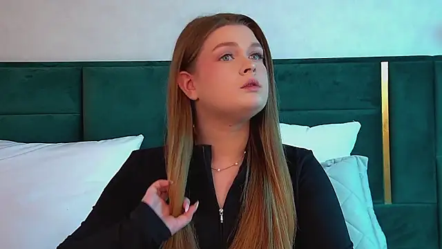 CrystalLyons live sex cam