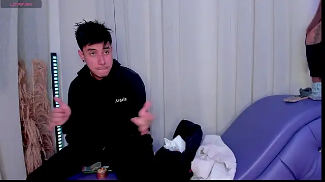 Yourslust_ live sex cam