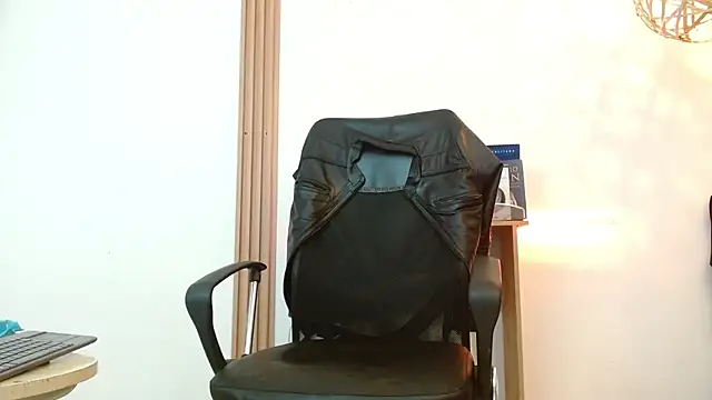 Reiko_85_ live sex cam