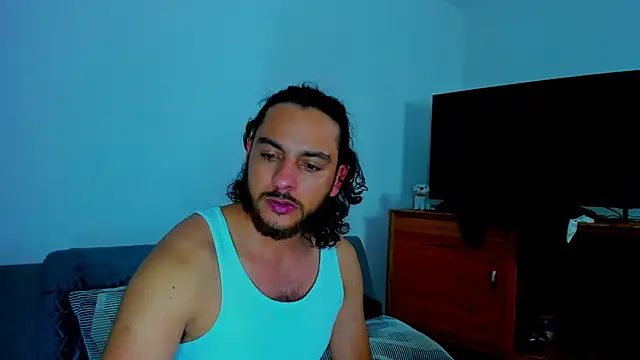 tuyo1995 live sex cam