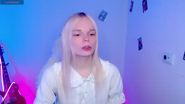 Emily_Nyaffee live sex cam