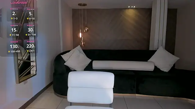 NiaHolland live sex cam