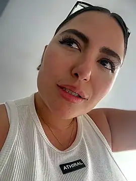 sukhakunis1 live sex cam