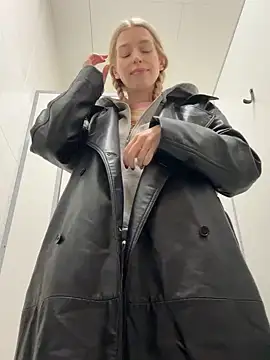 kira_mia live sex cam