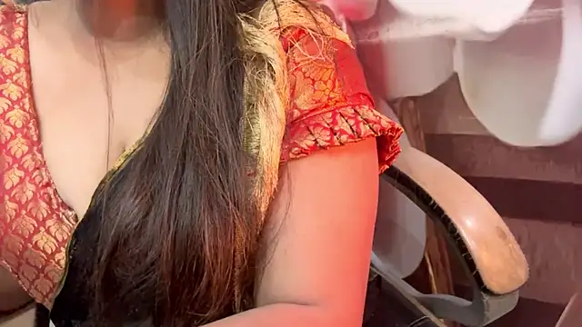 sareeQueen live sex cam