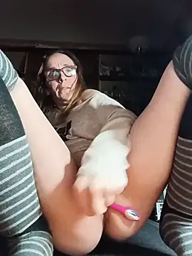 Dettybitch40 live sex cam