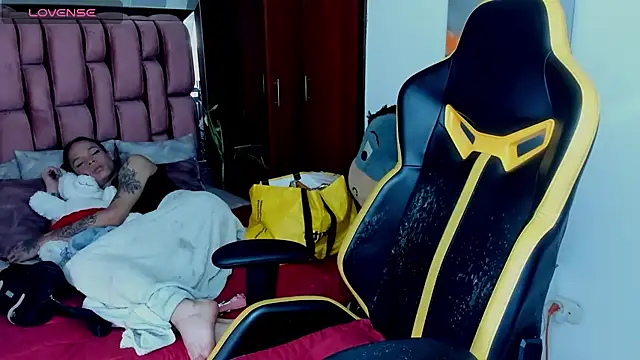 sara_slut21 live sex cam