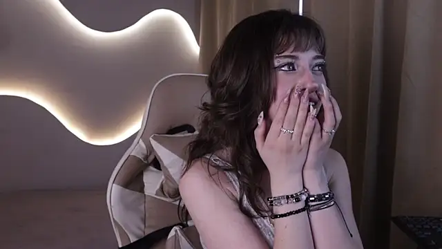 Miyuki_wolf live sex cam