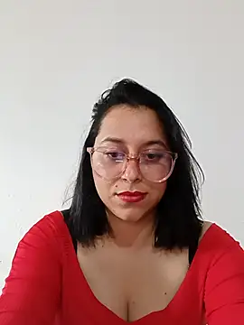 Caroline-17 live sex cam