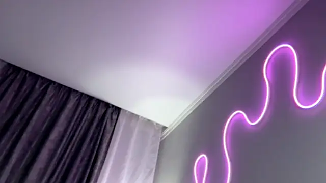 YourLittleElfie live sex cam