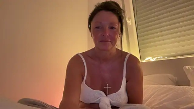 AnnaSophiaX live sex cam