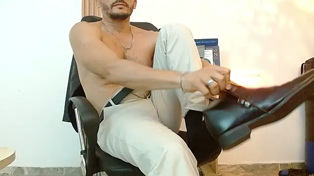 Reiko_85_ live sex cam