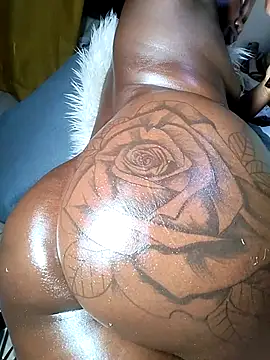 Hugemassivebootie live sex cam