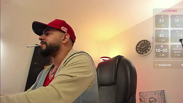 Ethan_Castellano live sex cam