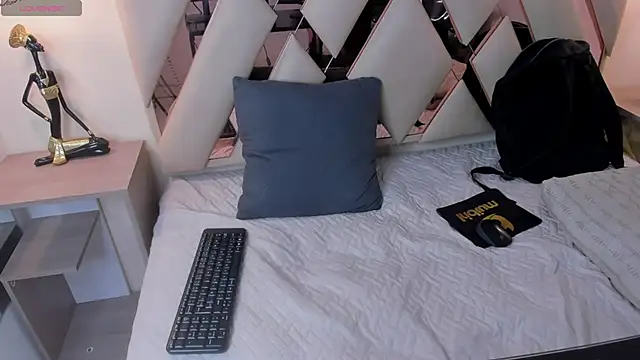 BenjaminBottonn live sex cam