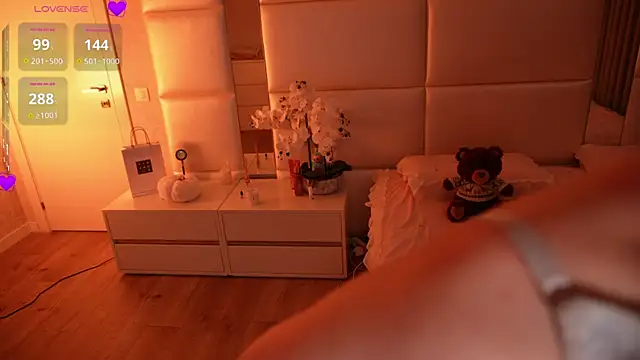 Lilly_Colins live sex cam