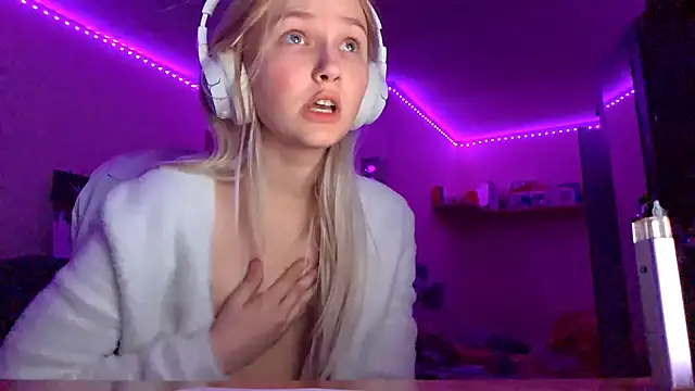 KarinRobertson live sex cam