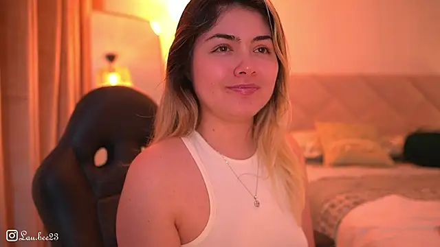 Lau_Bee live sex cam