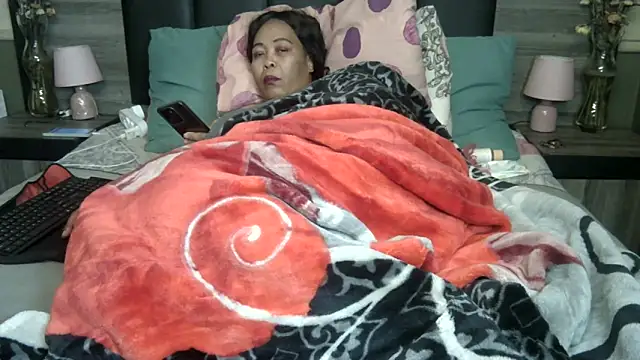 BigButt-MomJ75 live sex cam