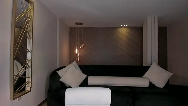 NiaHolland live sex cam