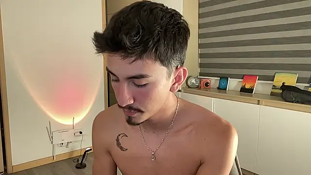 sweettaaron01 live sex cam