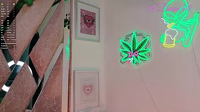 ScarlettRusso1 live sex cam