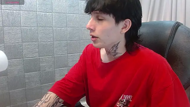 Iantwink18 live sex cam