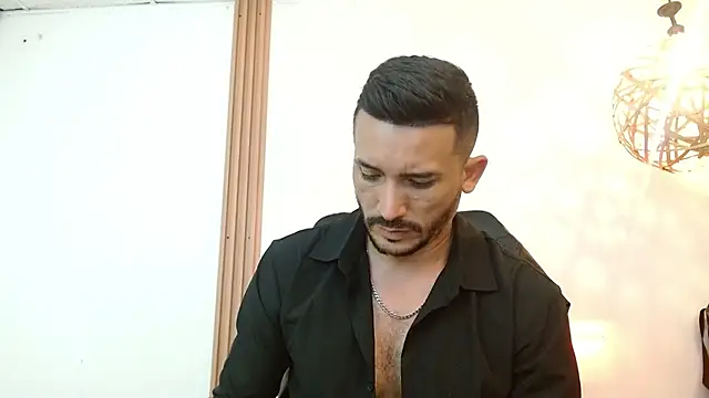 Reiko_85_ live sex cam