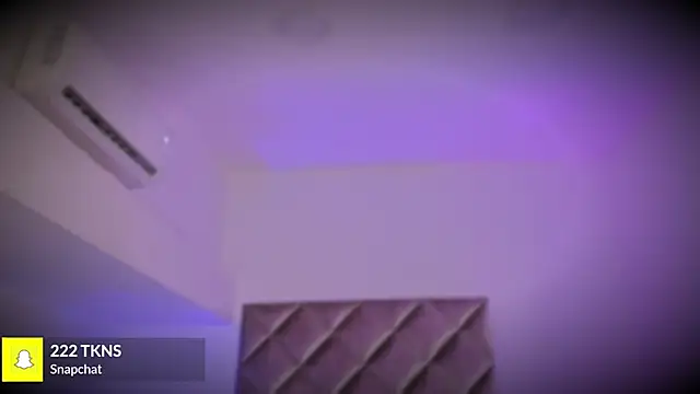 malaia_hills live sex cam