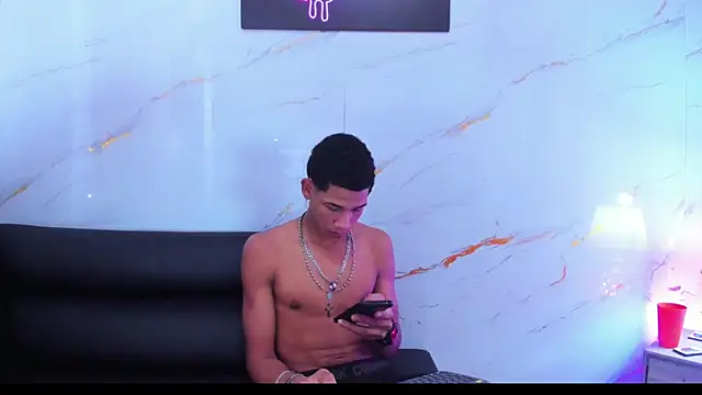 Little_nicoll live sex cam