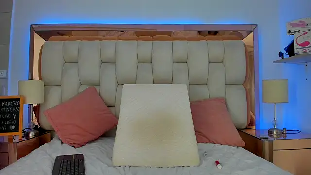 emilyparkerr01 live sex cam