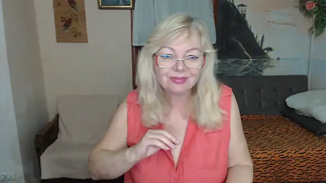 EvelynLoveShy live sex cam