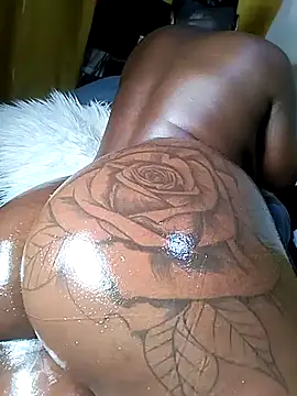 Hugemassivebootie live sex cam