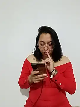 Caroline-17 live sex cam