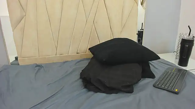 Ashton__Montana live sex cam